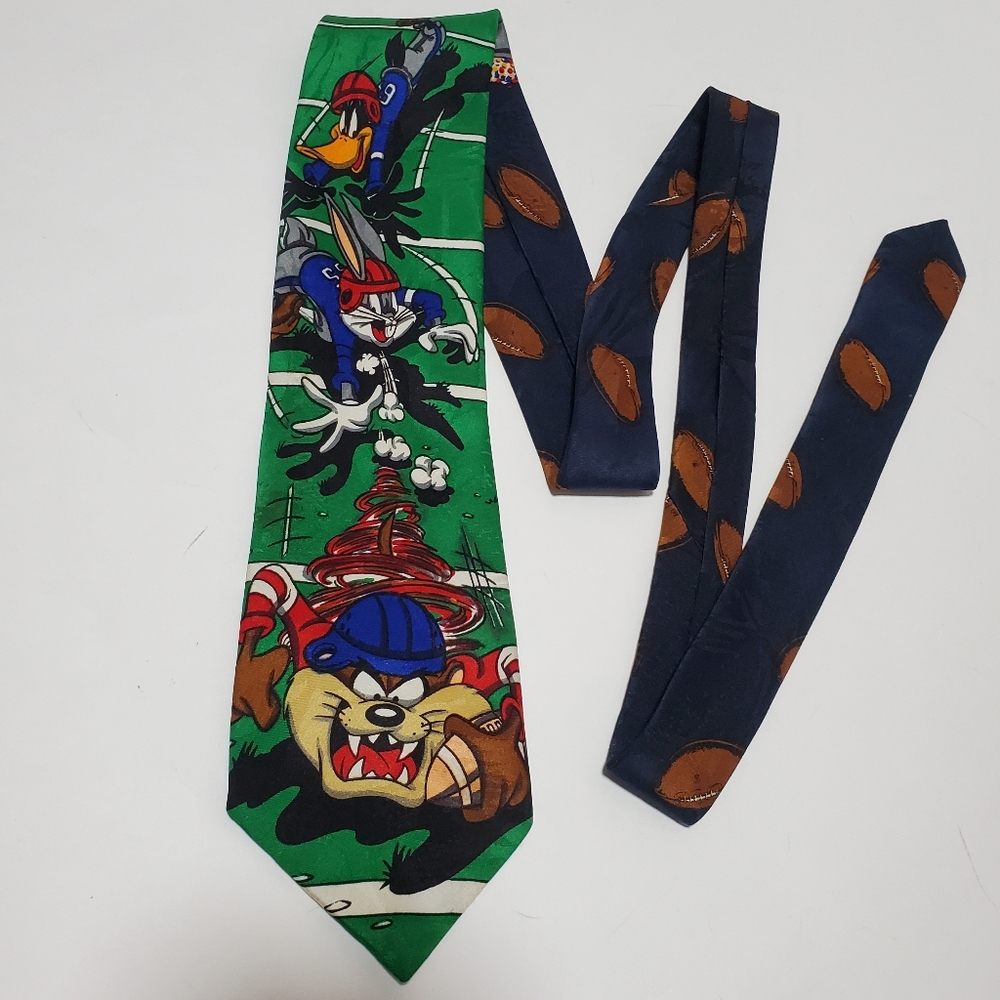 Vintage Looney Tunes Football Tie Sports Superbowl Bugs Bunny Taz Daffy Duck